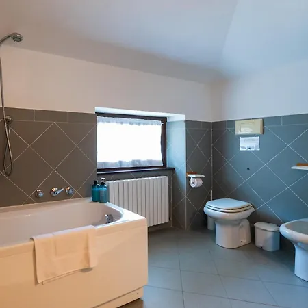 Apartman Stunning Apartment- Terrace And Swimming Pool Bellano