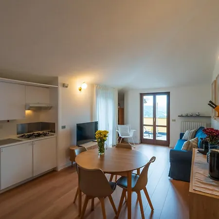 Apartman Stunning Apartment- Terrace And Swimming Pool Bellano