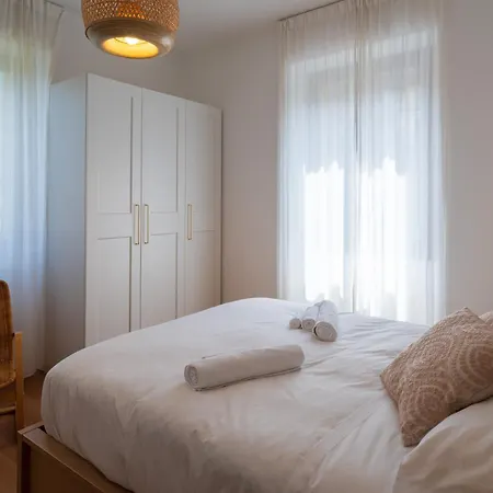 Apartman Stunning Apartment- Terrace And Swimming Pool Bellano